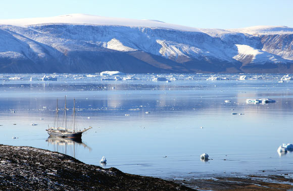 Understanding the history of the Greenland Ice Sheet is critical for predicting its response to future climate warming and contribution to sea-level rise. Image credit: Rolf Johansson.