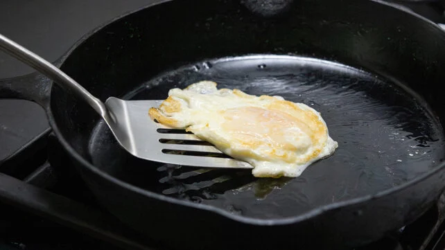Frying egg in cast iron skillet